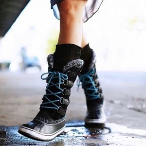 Joan of arctic knit sorel boots - size 9